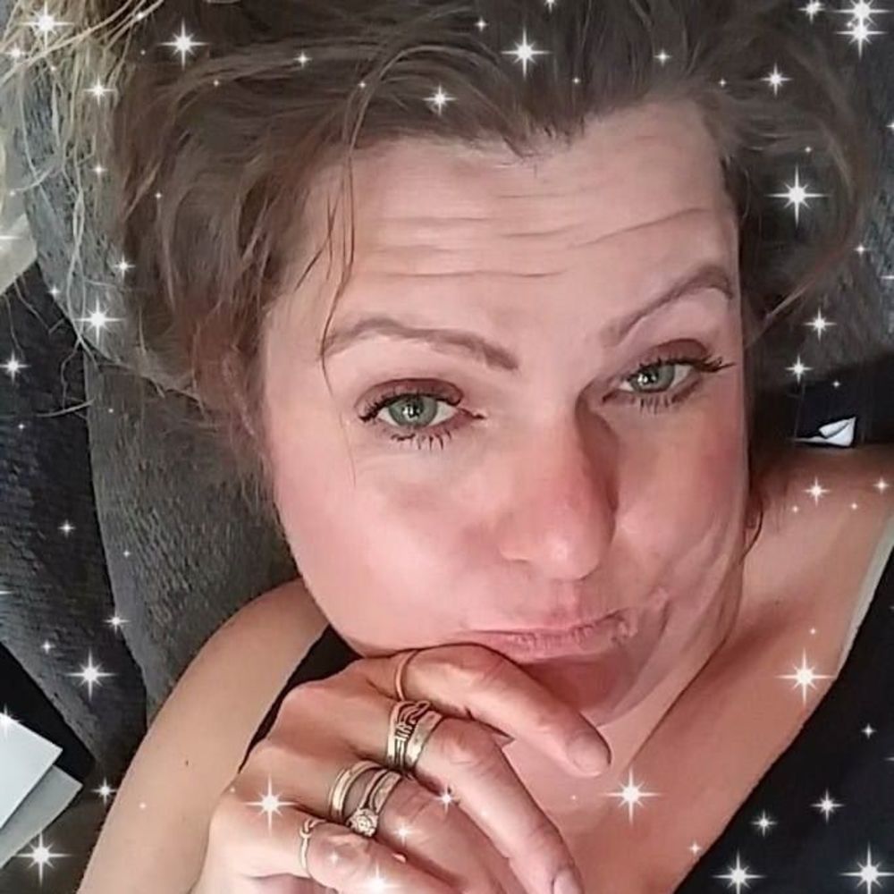 Meet your Posher, Desiree